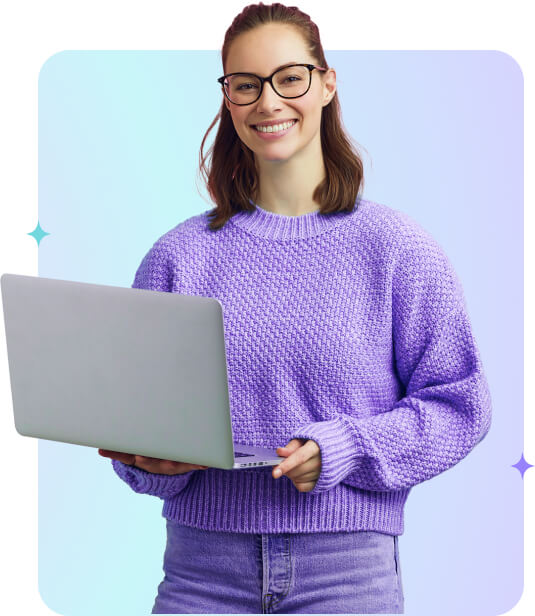 Mujer sosteniendo un portatil